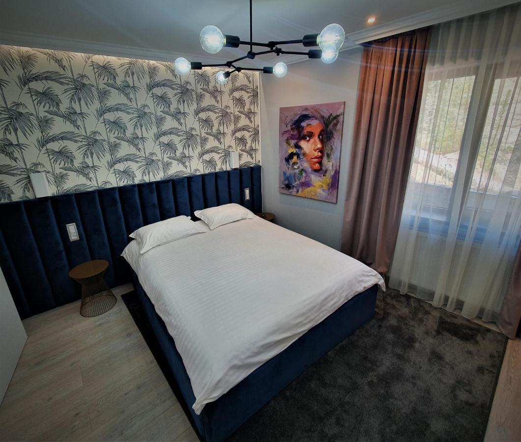 Casa Campeanu Hotell Glod  Exteriör bild